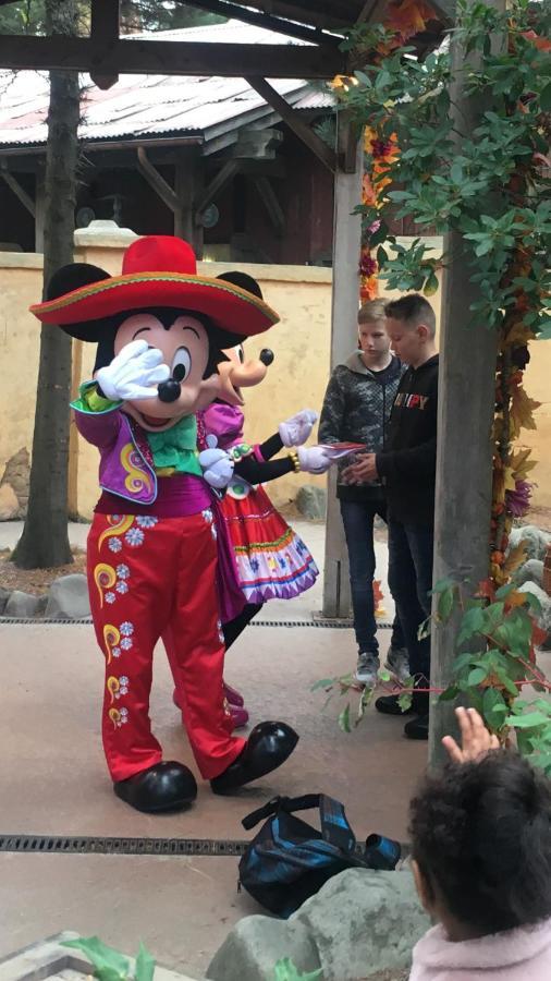 F&B'S Garden 10 Min Disneyland Paris Montry ภายนอก รูปภาพ